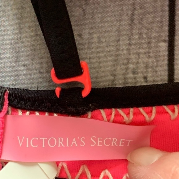 ✅2X Host Pick✅ Victoria’s Secret Swim Suit Top, 32B - Picture 3 of 8